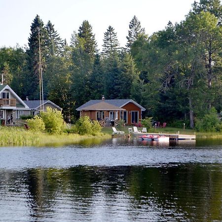 Les 4 Chalets - Le 605 Lac-Saint-Paul Exteriér fotografie