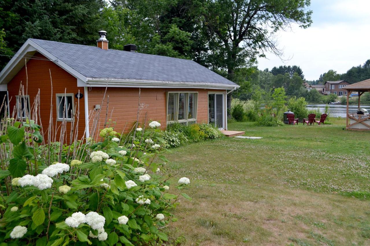 Les 4 Chalets - Le 605 Lac-Saint-Paul Exteriér fotografie