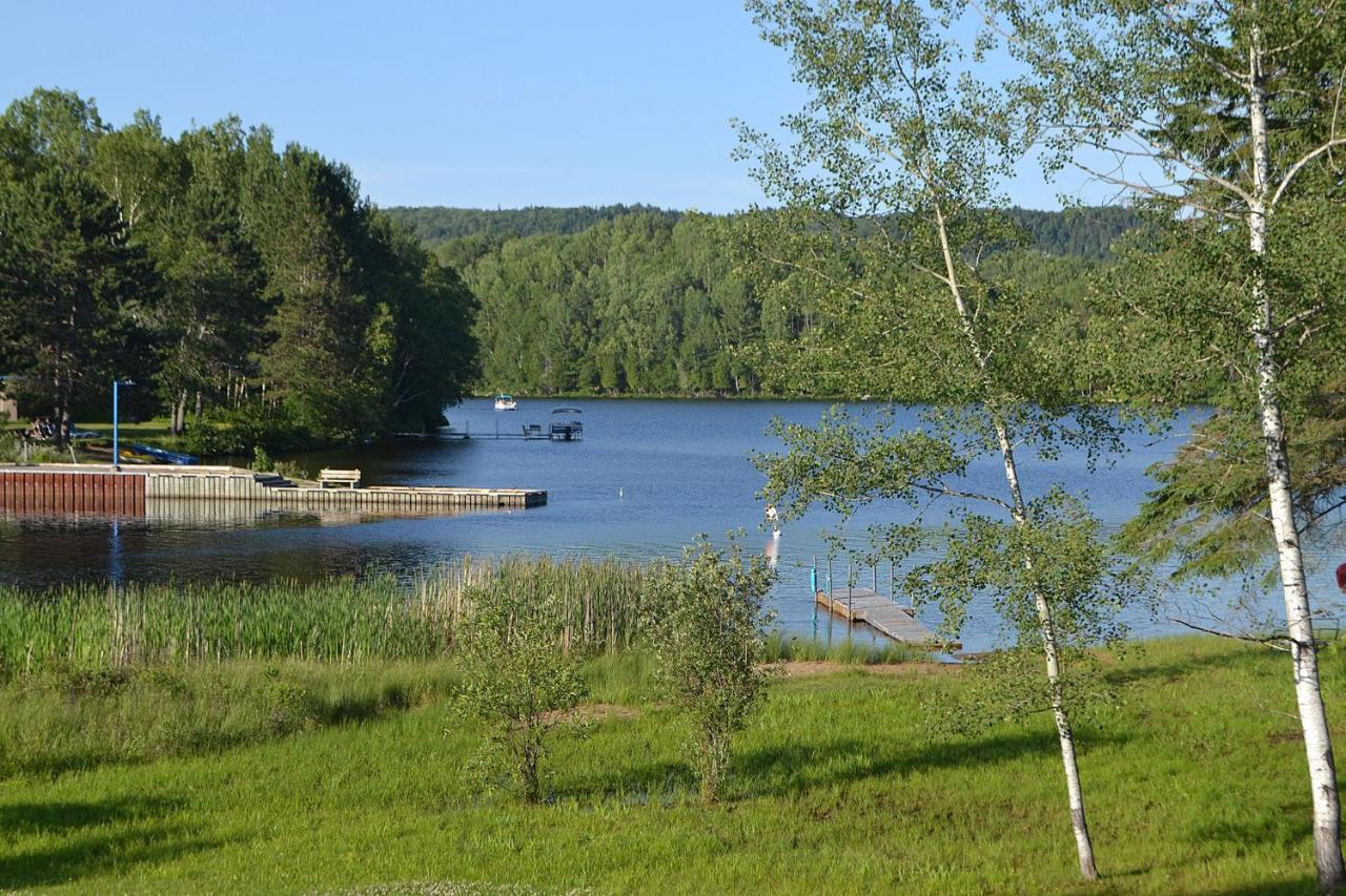 Les 4 Chalets - Le 605 Lac-Saint-Paul Exteriér fotografie
